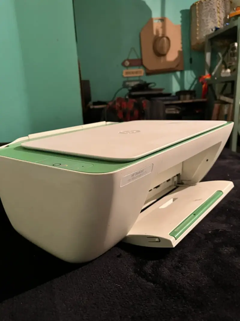 Impresora multifuncional HP DeskJet 2130 blanca y verde - 1