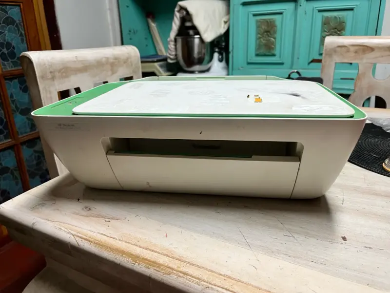 Impresora multifuncional HP DeskJet 2130 blanca y verde - 3