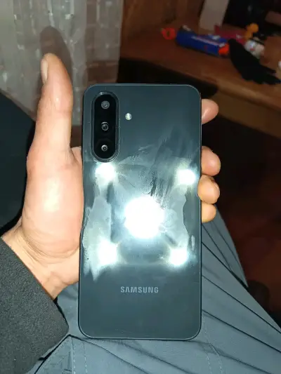 Samsung Galaxy A17 en buen estado - miniatura 1