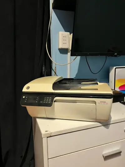 Impresora multifuncional HP Deskjet 2545 usada - miniatura 1