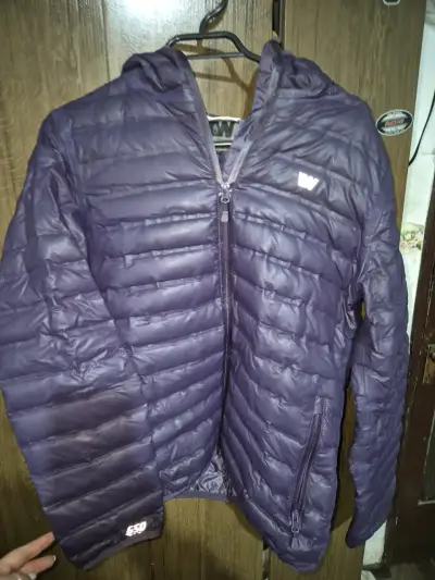Chaqueta acolchada morada con capucha mujer - miniatura 1