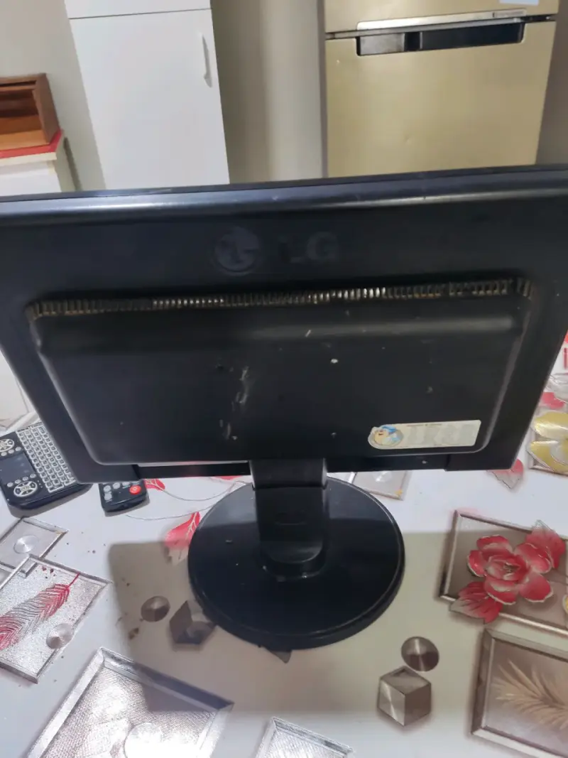 Monitor LG Flatron W1742S de 17 pulgadas - 3