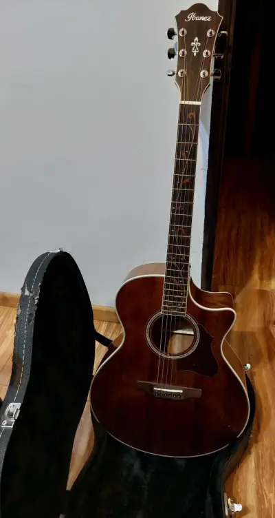 Guitarra acústica Ibanez con estuche - miniatura 2