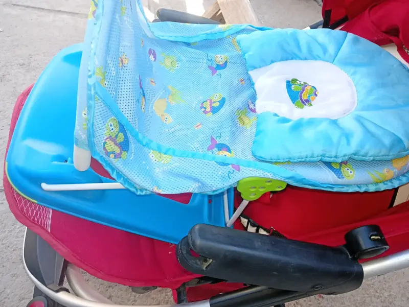 Coche de bebé Infanti rojo con toldo ajustable - 3