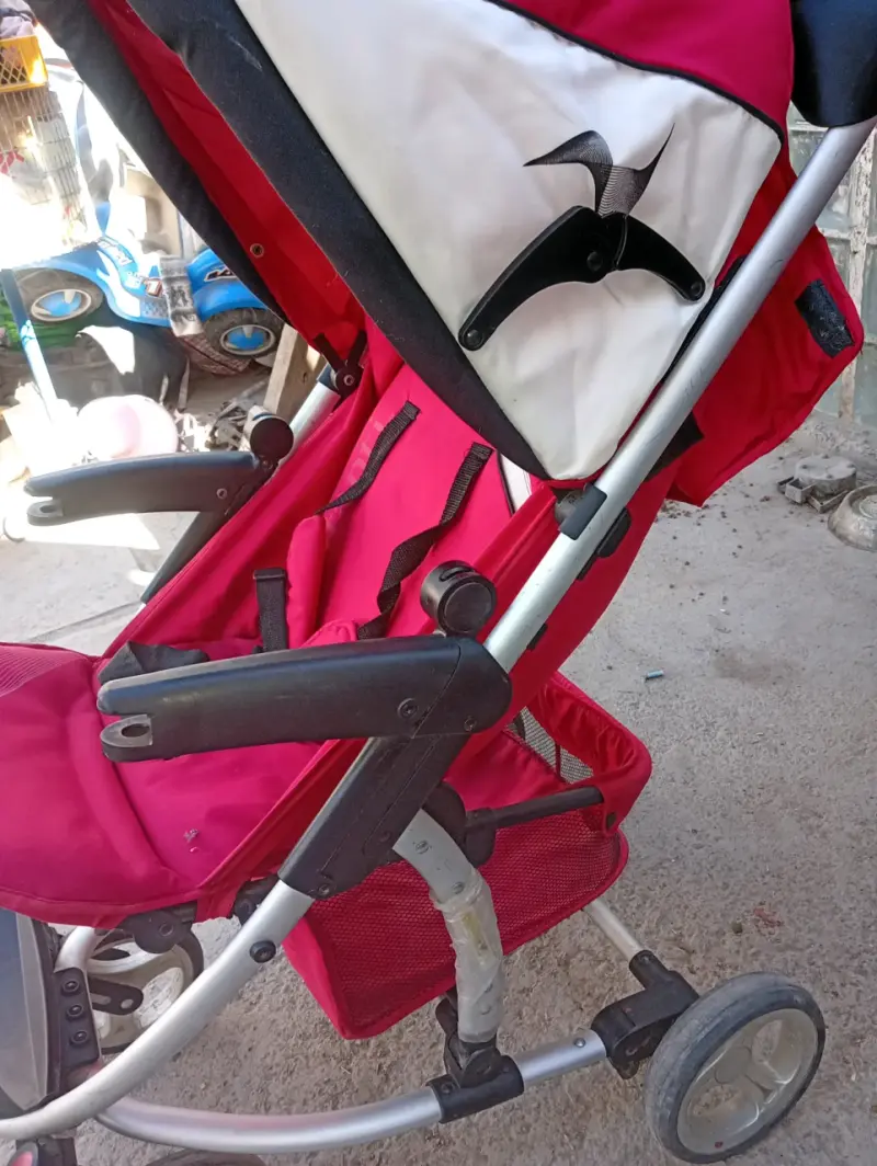 Coche de bebé Infanti rojo con toldo ajustable - 4