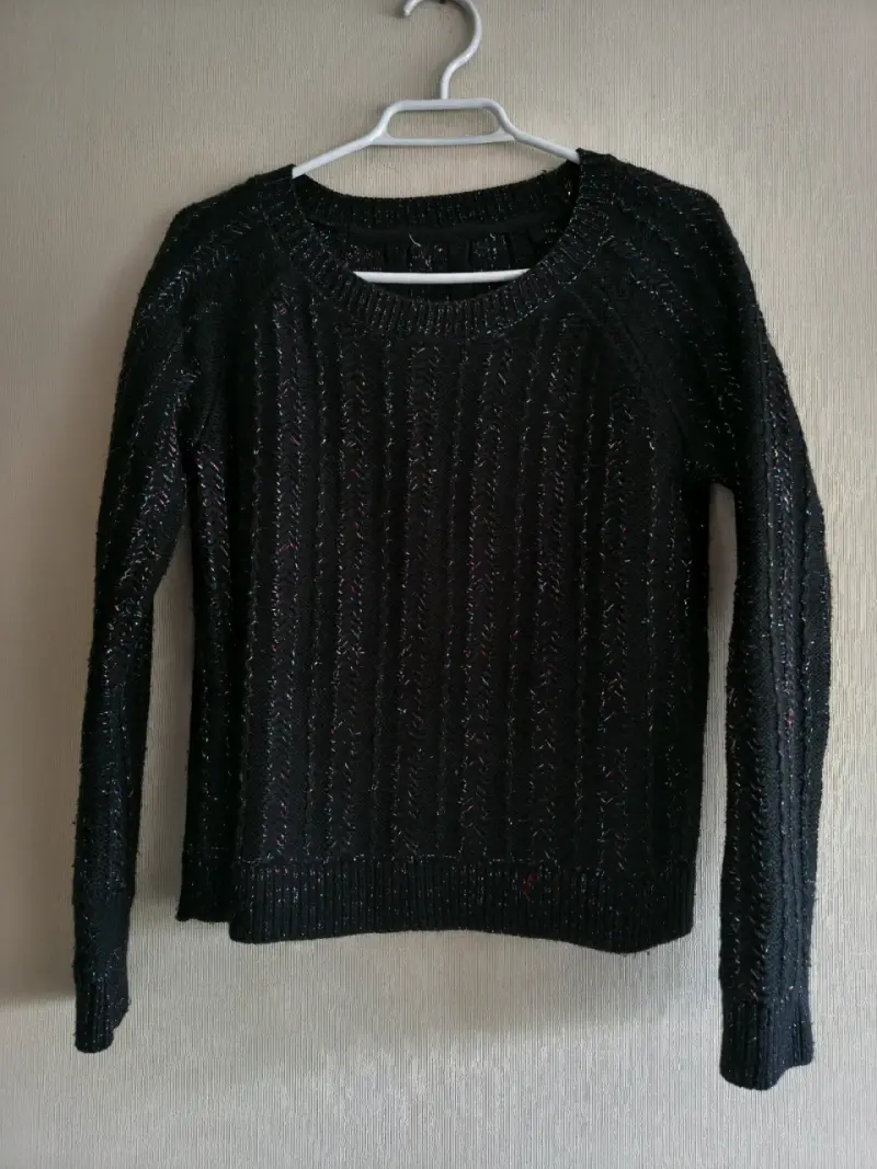 Suéter negro con brillo para mujer - 1