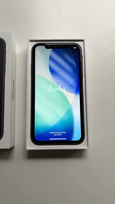 iPhone 11 en buen estado con caja original. - miniatura 1