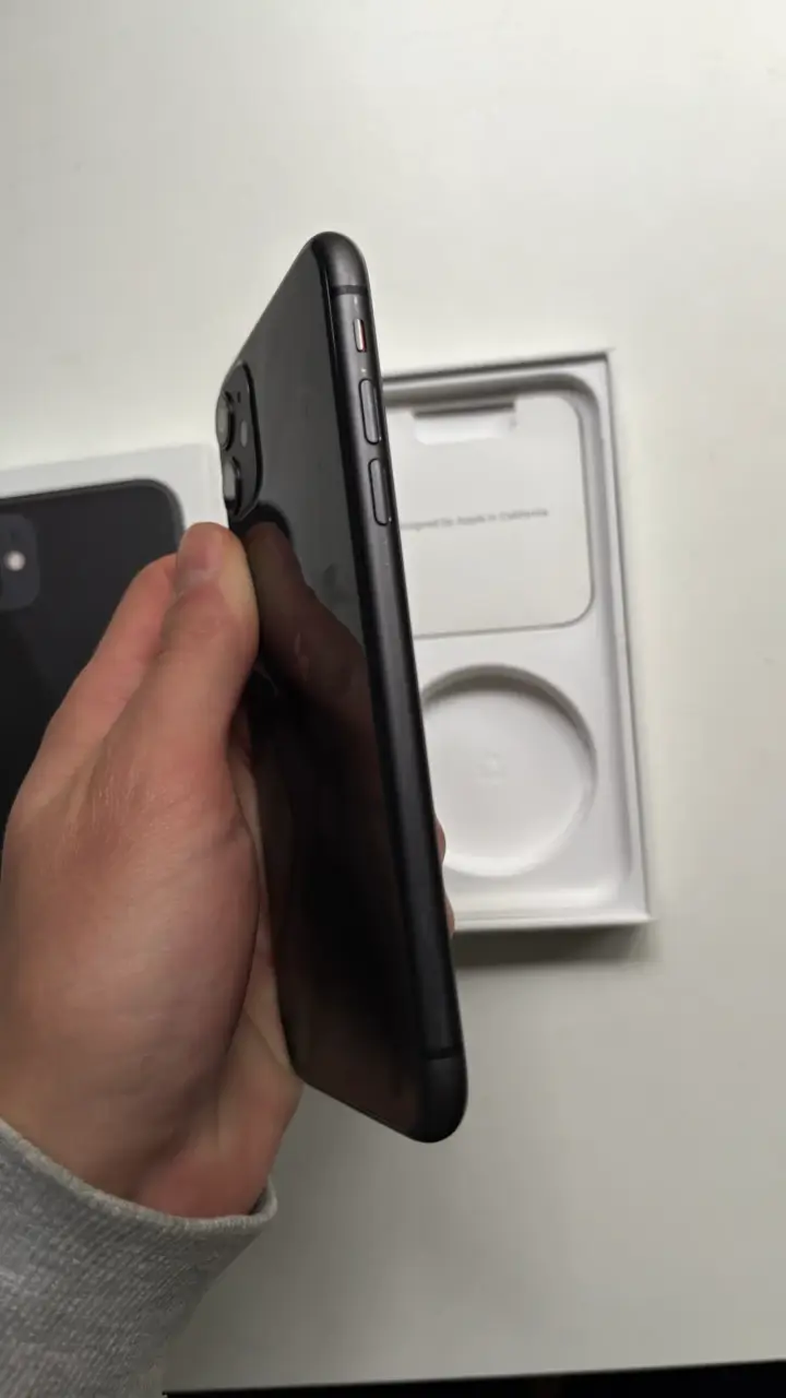 iPhone 11 en buen estado con caja original. - 3