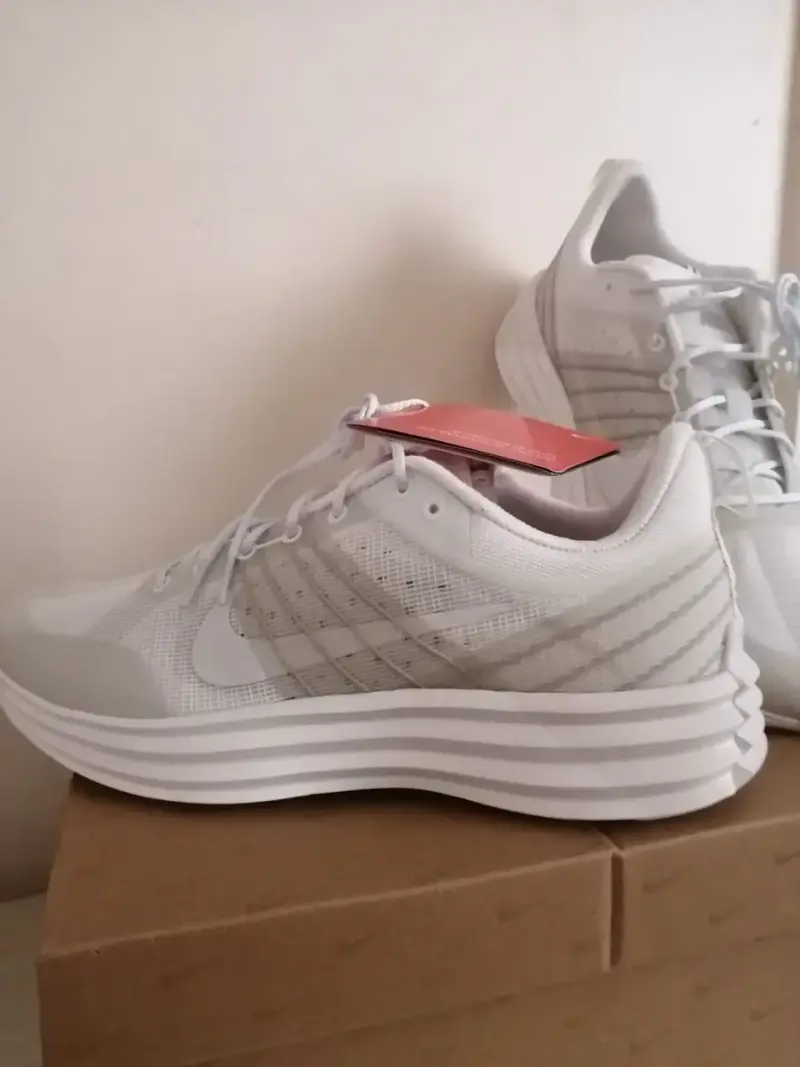Zapatillas deportivas blancas Nike para hombre - 1