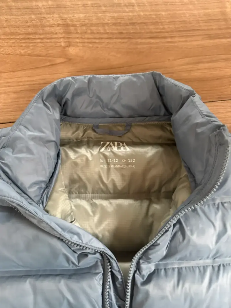 Parka sin manga para niño/a. Marca Zara talla 11 - 2