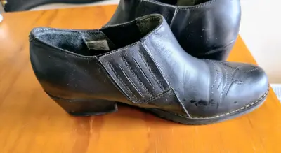Zapatos de cuero negro con tacón bajo - miniatura 3
