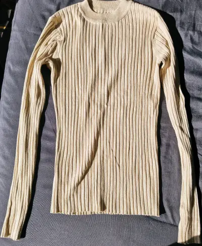 Suéter beige de punto acanalado para mujer - miniatura 2
