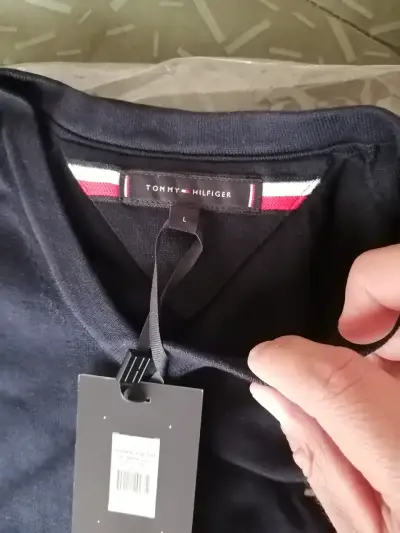 Suéter Tommy Hilfiger negro talla L,nuevo - miniatura 1