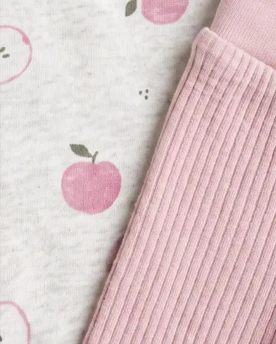 Conjunto de ropa infantil con estampado de manzanas - miniatura 1