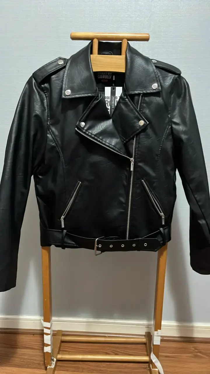 Chaqueta de cuero negra estilo biker para mujer - 2