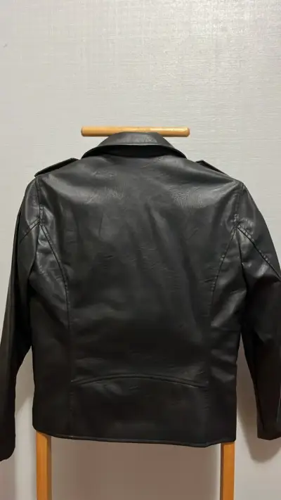 Chaqueta de cuero negra estilo biker para mujer - miniatura 3