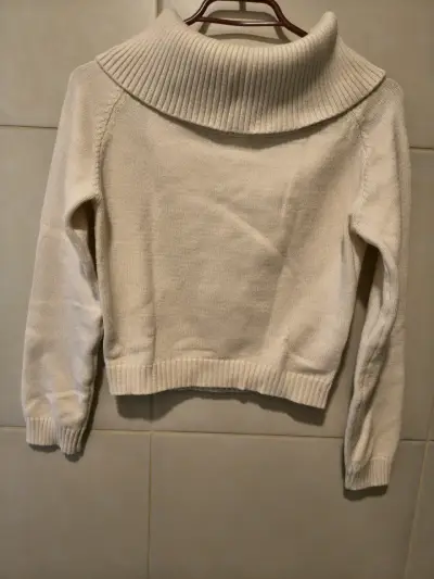 Suéter de cuello alto beige para mujer - miniatura 2