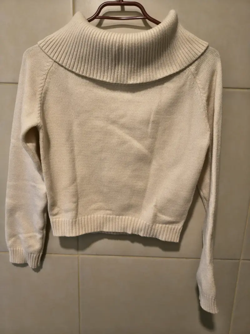 Suéter de cuello alto beige para mujer - 3