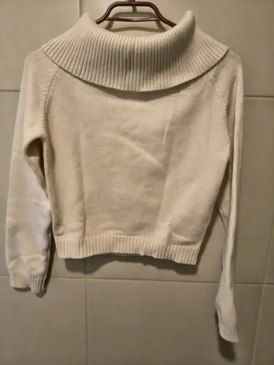 Suéter de cuello alto beige para mujer - miniatura 3