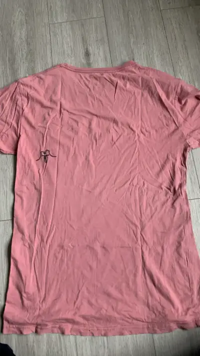 Polera rosada con bolsillo delantero - miniatura 2