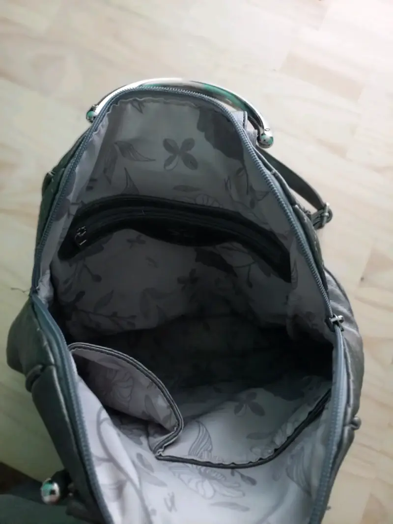 Mochila cartera de ecocuero gris con metalizado - 4