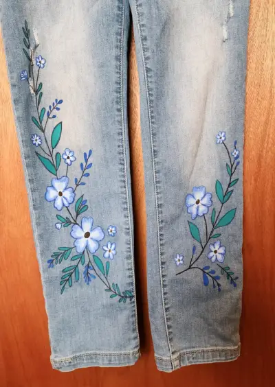 Jardinera de mezclilla pintada a mano - miniatura 4