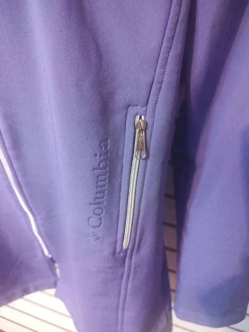 Chaqueta Columbia Titanium morada con capucha - 3