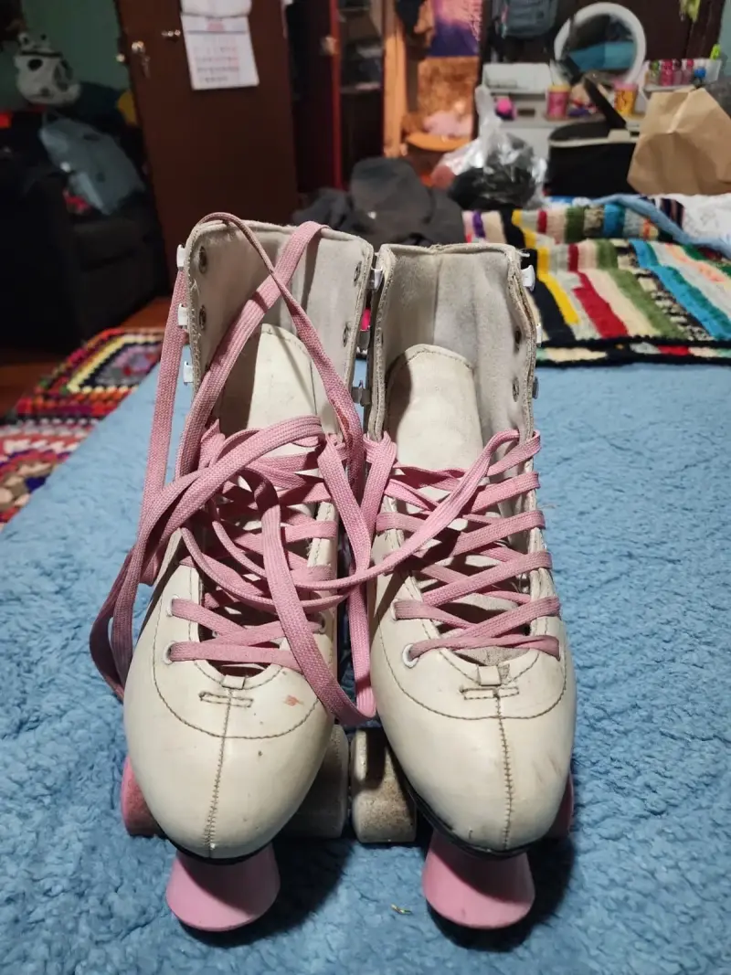 Patines de Cuatro Ruedas Blancos - 1