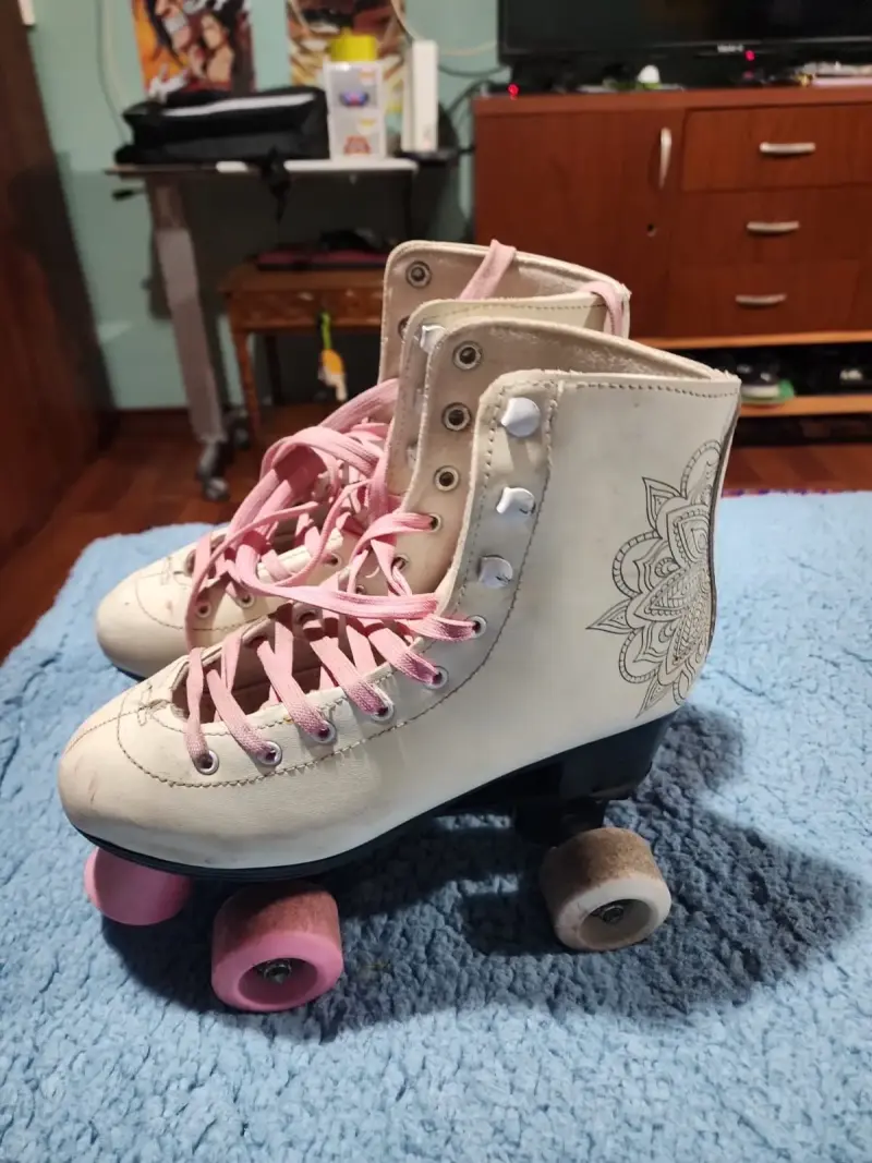 Patines de Cuatro Ruedas Blancos - 2