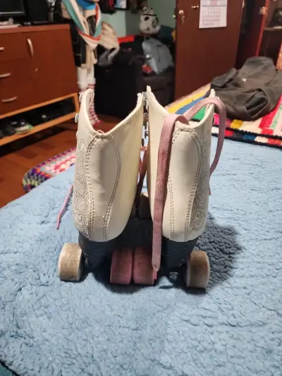 Patines de Cuatro Ruedas Blancos - miniatura 4