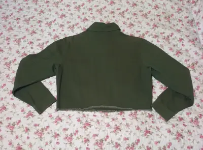 Chaqueta corta verde militar con bolsillos - miniatura 3