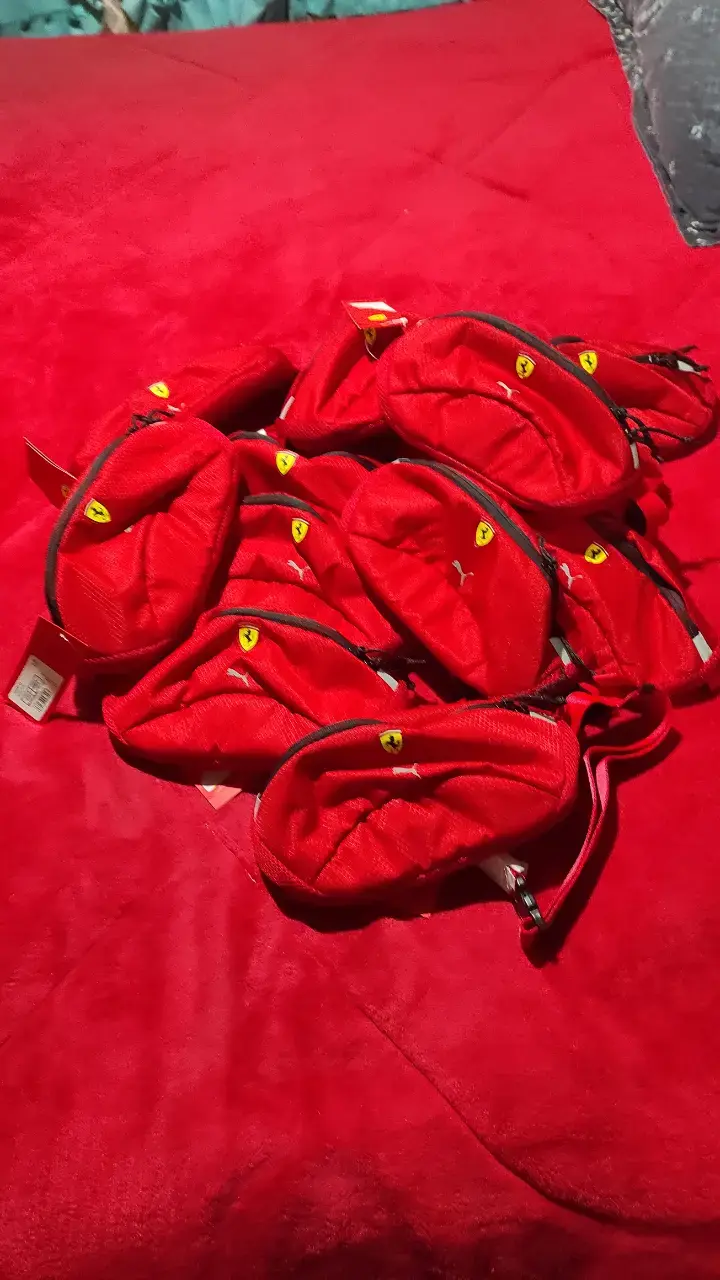 Poleras Ferrari para hombre en varios colores - 1
