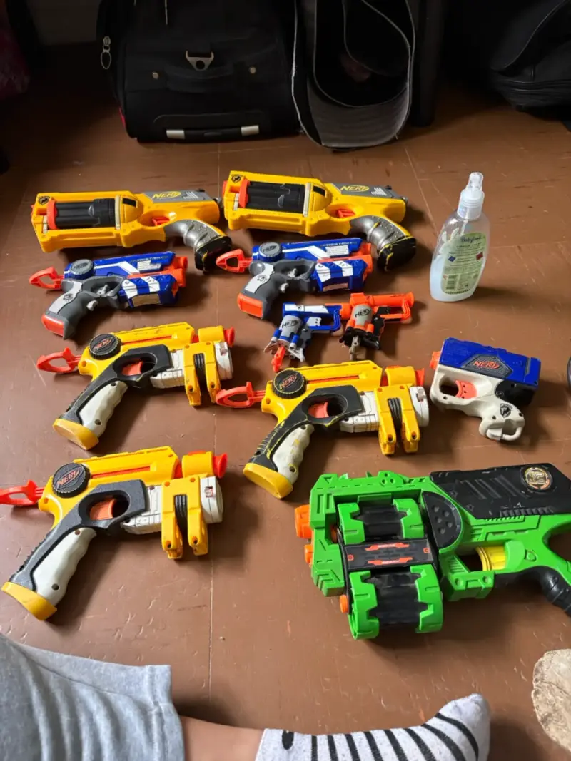 Lote de pistolas Nerf de juguete en buen estado - 1