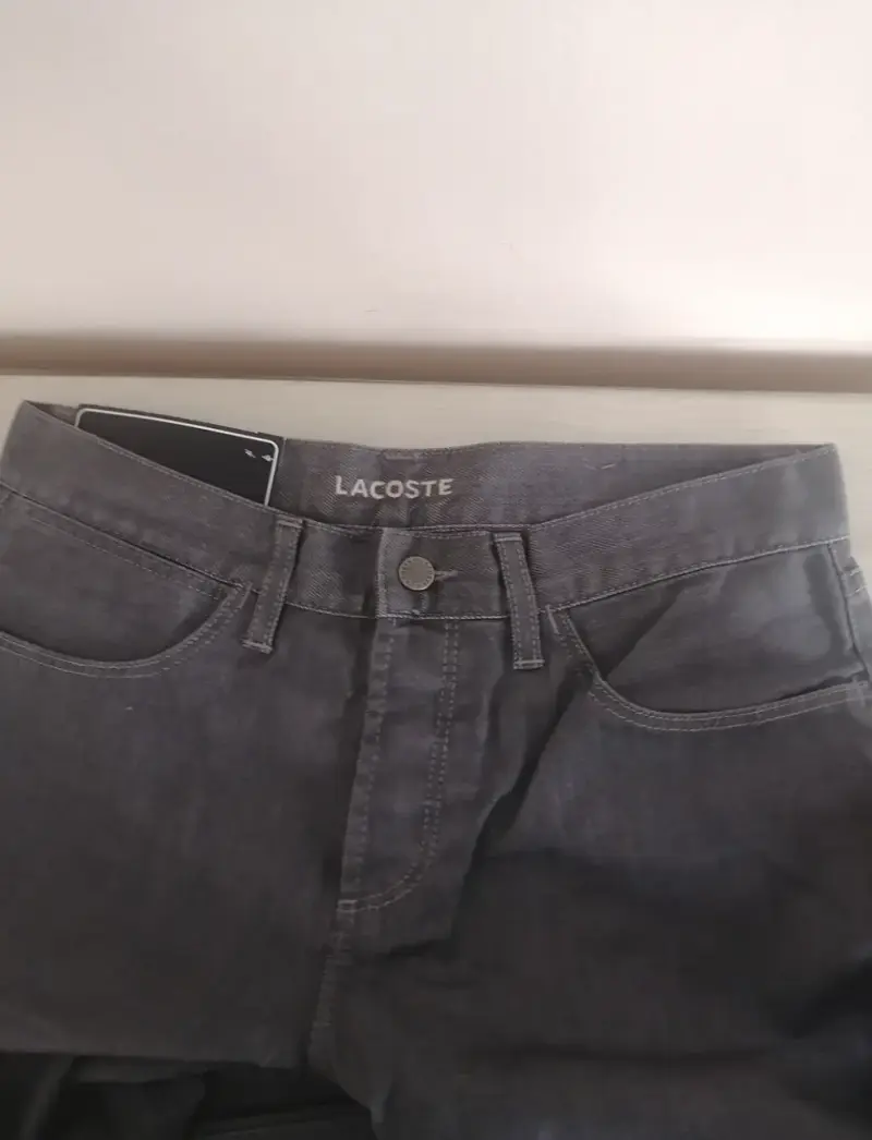Jeans grises para hombre Lacoste, nuevos ,slim - 3