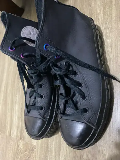 Zapatillas negras de lona estilo urbano - miniatura 1