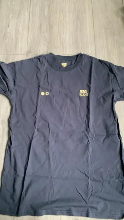 Polera negra Wave Island con diseño frontal - miniatura 1