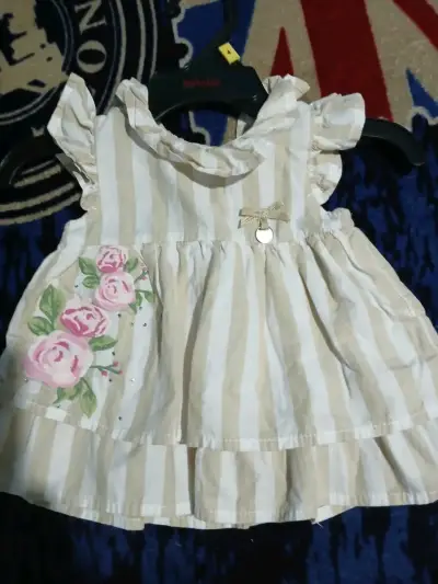 Vestido de niña con estampado floral y rayas - miniatura 3
