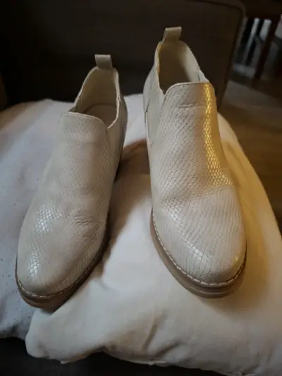 Botines Azaleia beige con tacón grueso - miniatura 1