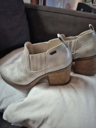 Botines Azaleia beige con tacón grueso - miniatura 2
