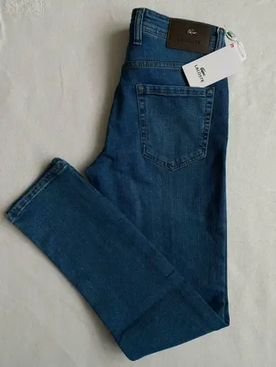 Jeans de mezclilla azul Lacoste para hombre. Nuevo - miniatura 1