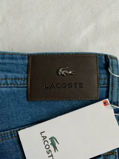 Jeans de mezclilla azul Lacoste para hombre. Nuevo - miniatura 4