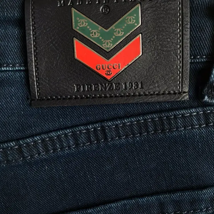 Jeans azul oscuro Gucci de alta calidad. italia - 3