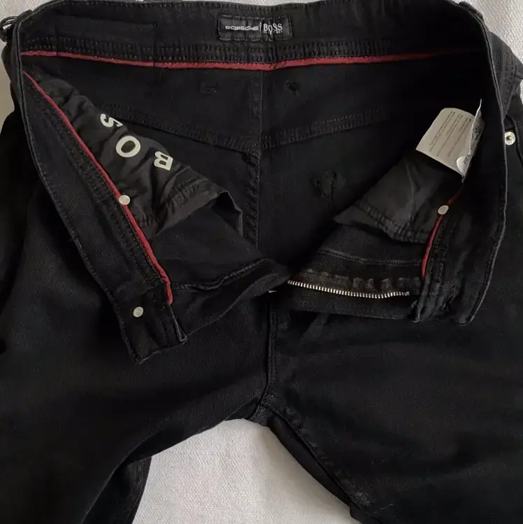 Jeans negros Hugo Boss para hombre - 1