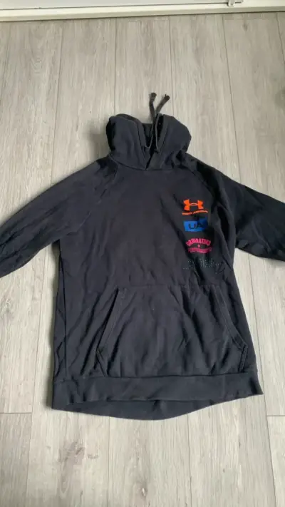 Polerón Under Armour negro con capucha - miniatura 1