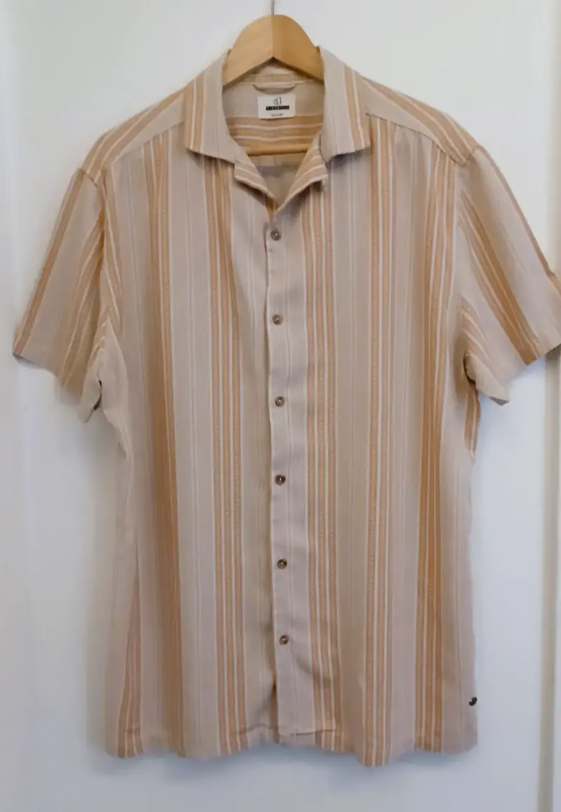 Camisa de rayas beige para hombre - 1