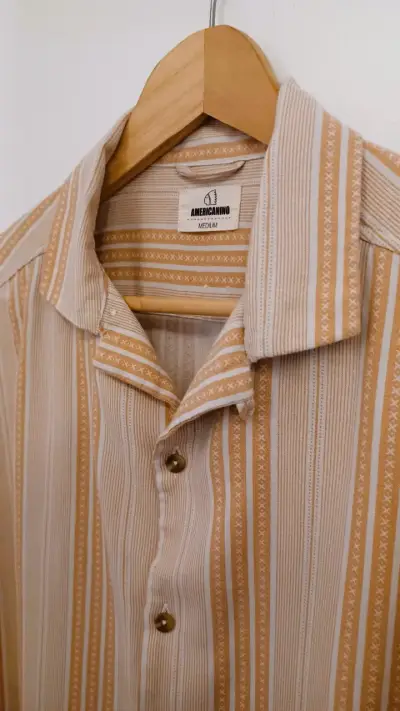 Camisa de rayas beige para hombre - miniatura 2