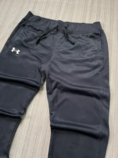Pantalones deportivos negros Under Armour - miniatura 2