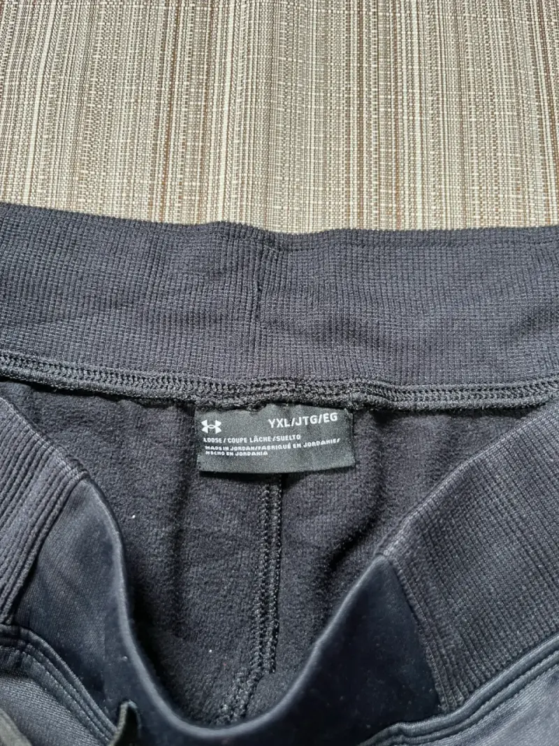Pantalones deportivos negros Under Armour - 5