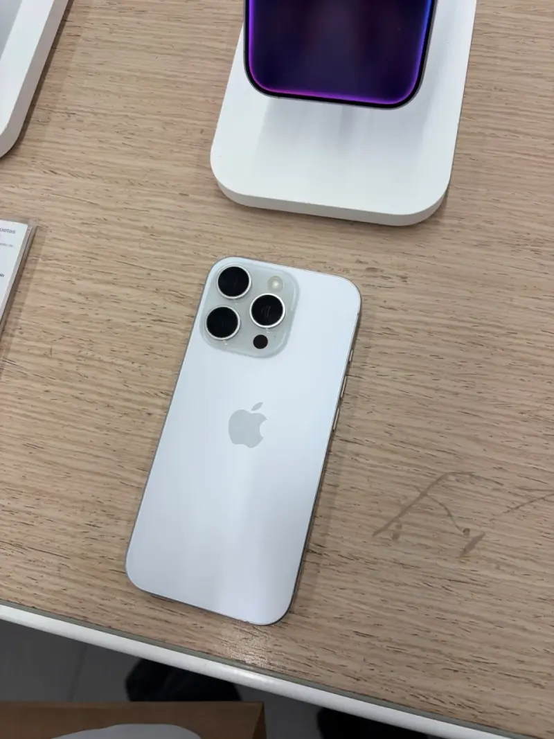 iPhone 16 Pro blanco en buen estado - 1