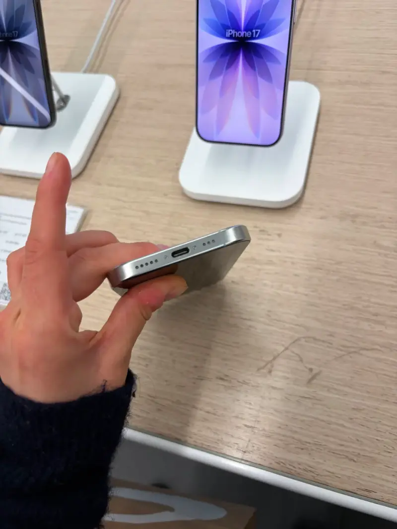 iPhone 16 Pro blanco en buen estado - 2